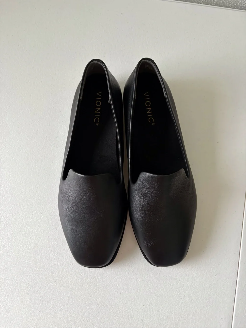 Vionic Willa‎ 2.0  9 Wide Black Leather Comfort Flats Arch Support Casual Office